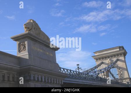 Széchenyi Chain Bridge, Szechenyi Lanchid, spanning the River Danube between Buda and Pest, Budapest, Hungary Stock Photo