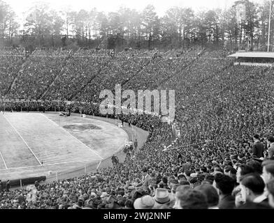 Crowd at Duke University versus University of North Carolina football game, Durham, North Carolina, USA, Marion Post Wolcott, U.S. Farm Security Administration, November 1939 Stock Photo