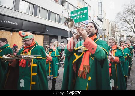 Karneval in Köln, Rosenmontag 2024, Rosenmontagszug, 12.02.2024 Teilnehmer/Teilnehmerin beim Karneval Karneval in Köln, Rosenmontag 2024, Rosenmontagszug, 12.02.2024 Koeln Innenstadt NRW Deutschland *** Carnival in Cologne, Rosenmontag 2024, Rosenmontagszug, 12 02 2024 Participant at the carnival Carnival in Cologne, Rosenmontag 2024, Rosenmontagszug, 12 02 2024 Cologne city center NRW Germany Copyright: xBEAUTIFULxSPORTS/Buriakovx Stock Photo