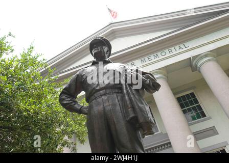 General Douglas MacArthur statue stands in front of the MacArthur Memorial Museum - four buildings comprise MacArthur Square including a rotunda Stock Photo