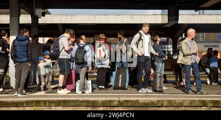 Many people on the platform at the main station, Bochum, North Rhine-Westphalia, Germany, Europe Stock Photo
