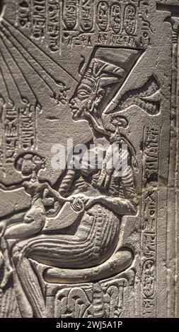 The Amarna period scene depicting the divine figure Aten with Akhenaten or Nefertiti below Stock Photo