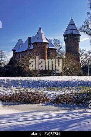 Burg Linn moated castle in Krefeld-Linn in winter, Krefeld, Lower Rhine, Germany, Europe Stock Photo