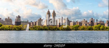 New York Skyline panorama with Eldorado building and reservoir with fountain in Central Park in midtown Manhattan Stock Photo