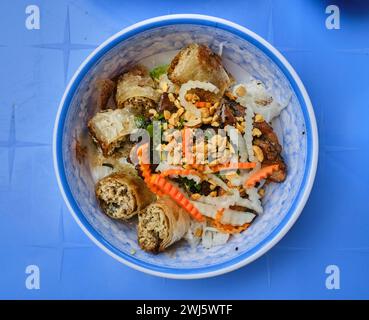 Rice vermicelli noodle with grilled pork and spring rolls (bun thit nuong / bún thịt nướng), a popular Vietnamese dish Stock Photo