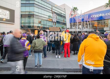Los Angeles, United States. 09th Feb, 2024. A statue of Kobe Bryant, hundreds of people lined up Friday morning to view the 19-foot bronze likeness outside Crypto.com Arena in downtown Los Angeles. Fans lined up in the early morning hours Friday for a chance to get an up-close look at the statue (Photo by Alberto Sibaja/Pacific Press) Credit: Pacific Press Media Production Corp./Alamy Live News Stock Photo