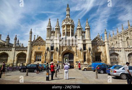 Cambridge, United Kingdom - June 26, 2010: Gatehouse of King's College containing the porters' lodge and visitor department of Cambridge university, a Stock Photo