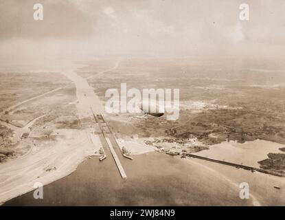 The blimp Los Angeles over Gatu Locks in the Panama Canal Zone, 1928 Stock Photo