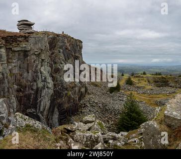 The Cheesewring, granite tor on Stowes’ Hill and quarry beneath it on Bodmin Moor near Minions in Cornwall Stock Photo