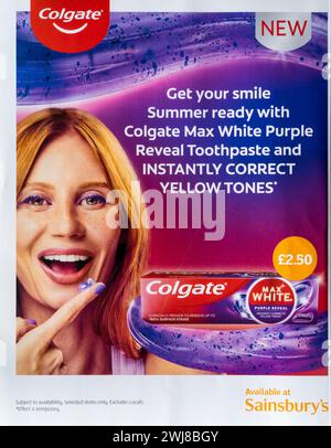 Magazine advertisement for Colgate Max White Purple Reveal Toothpaste.  Sainsbury's Magazine. July 2023. Stock Photo