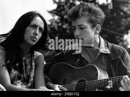 Civil Rights March on Washington, D.C. closeup view of vocalists Joan Baez and Bob Dylan Aug 28 1963 - Photo by Rowland Scherman Stock Photo