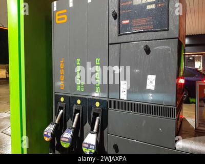 Zapfsäule einer Tankstelle *** Petrol pump at a filling station Copyright: xLobeca/RHx Stock Photo