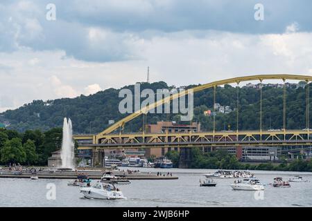 Pittsburgh, Pennsylvania - July 22, 2023: Boats gather around The Point in downtown Pittsburgh on a warm summer day Stock Photo