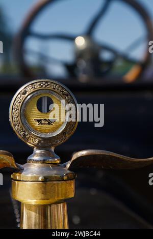 Closeup View Of A Boyce MotoMeter Temperature Gauge On The Bonnet Of A 1915 Ford Model Touring Car, Lymington,UK Stock Photo