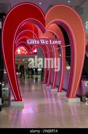 La Vie Est Belle Valentine's Day Perfume & Fragrance Gifts 2024 | Top Picks For Everyone - Macy's