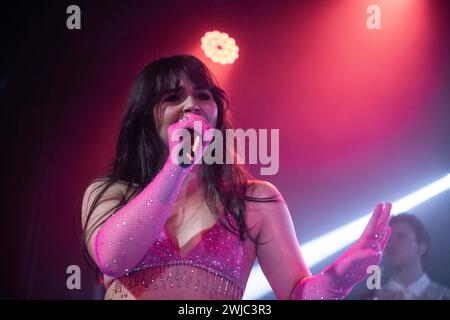 Alessandra performing at La 2 de Apolo, Barcelona 10 Feb. 2024. Photographer: Ale Espaliat Stock Photo