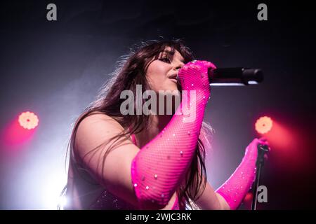 Alessandra performing at La 2 de Apolo, Barcelona 10 Feb. 2024. Photographer: Ale Espaliat Stock Photo