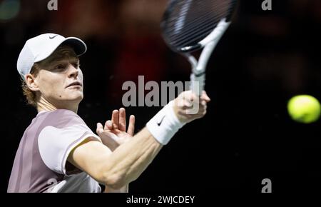 ROTTERDAM - Jannik Sinner (ITA) in action against Botic van de Zandschulp on the third day of the ABN AMRO Open tennis tournament in Ahoy. ANP SANDER KONING Stock Photo