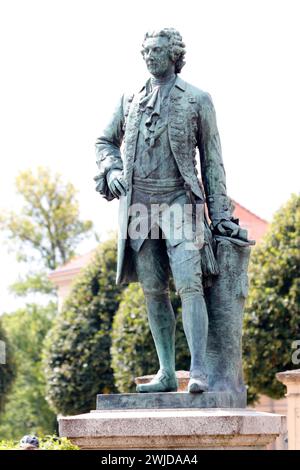 Denkmal/Statue: Kronprinz Friedrich, der spaetere Friedrich der Grosse, Rheinsberg, Brandenburg (nur fuer redaktionelle Verwendung. Keine Werbung. Ref Stock Photo