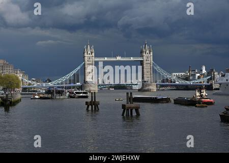 UK, London: Tower Bridge, situated between Southwark and Tower Hamlets, stretching across the River Thames. Here, under a stormy sky Stock Photo