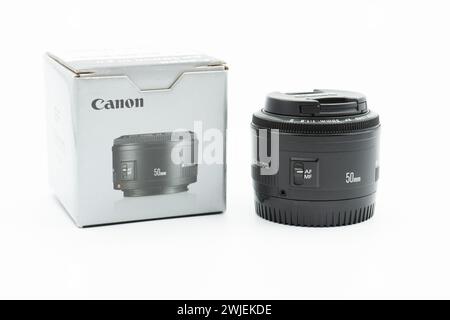 Valencia, Spain - August 8, 2021: Product photography. Canon photographic lens focal length 50 mm EF f/1.8 II, with its box and white background Stock Photo