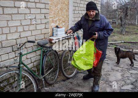 Orikhiv, Ukraine. 13th Feb, 2024. An elderly man receives aid at a humanitarian aid distribution spot in Orikhiv. Orikhiv is a small town near Zaporizhzhia, which serves as the last pillar of resistance for Ukrainian army soldiers in the south, as Russian armed forces continue to advance to the liberated Robotyne. Home to around 700 people, Orikhiv's citizens risk their lives enduring the daily air bomb and artillery attacks as they struggle to survive. Credit: SOPA Images Limited/Alamy Live News Stock Photo