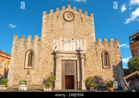 View to Cathedral of St. Nicholas at Piazza del Duomo square. Taormina. Sicily, Italy Stock Photo