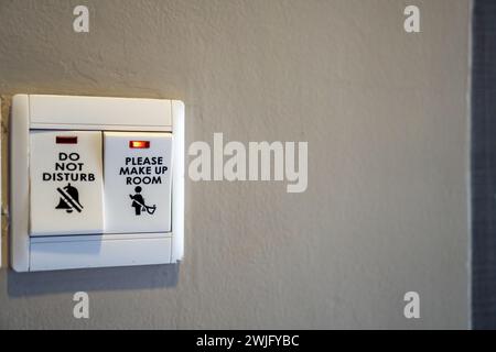 Do not disturb' and 'please make up room' signs Stock Photo