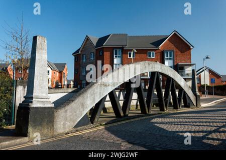 Hall Street bridge, Blackburn, which crosses over the Leeds and Liverpool Canal. Stock Photo