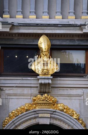 Bust of Saint Aubert on the Maison des Boulangers in Brussels Stock Photo