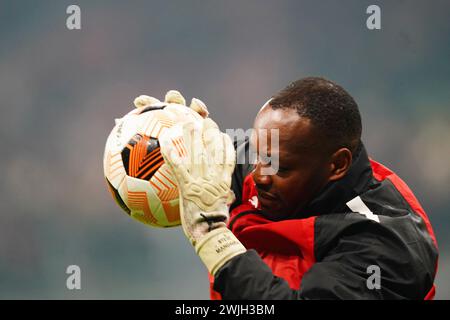 Milano, Italia. 15th Feb, 2024. Foto Spada/LaPresse 15 Febbraio 2024 - Milano, Italia - sport, calcio - Ac Milan Vs Rennes - Europa League 2023/2024 - play off- Stadio San Siro Nella foto: steve mandanda ( Rennes ) February 15, 2024 Milan, Italy - sport, calcio - Ac Milan Vs Rennes - Europa League 2023/2024 - San Siro Stadium . In the pic : steve mandanda ( Rennes ) Credit: LaPresse/Alamy Live News Stock Photo