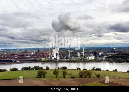 Thyssen Krupp steelworks Duisburg Hamborn, smoke from extinguishing tower of Schwelgern coking plant, 27/09/2020 Stock Photo