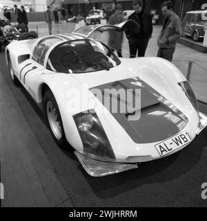 DEU, Germany, Dortmund: Personalities from politics, business and culture from the 50s Dortmund.Hist. vehicles of all types in an exhibition ca. 1965 Stock Photo