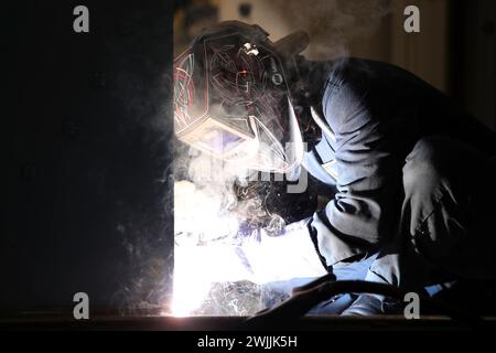 240214-N-VR794-1076 SAN DIEGO (Feb. 14, 2024) – Hull Maintenance Technician 2nd Class Allan Olay, from Vallejo, California, welds a washing machine to a mount aboard amphibious assault carrier USS Tripoli (LHA 7), Feb 14. Tripoli is an America-class amphibious assault ship homeported in San Diego. (U.S. Navy photo by Mass Communication Specialist Seaman Apprentice James Peer) Stock Photo