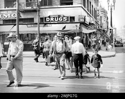 Street scene, Little Tokyo, Los Angeles, USA, Russell Lee, U.S. Farm Security Administration, April 1942 Stock Photo