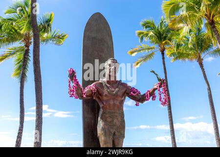 Duke Paoa Kahanamoku (surfer) statue on Waikiki Beach, Waikiki, Honolulu, Oahu, Hawaii, United States of America Stock Photo