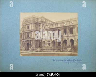 Braquehais, Auguste Bruno (N.1823-01-18-D.1875), commune of Paris: the Clock Pavilion of the Palais des Tuileries Incendié, 1st arrondissement, Paris (Faith title), 1871. Draw on albumin paper. Carnavalet museum, history of Paris. Municipality of Paris: The Pavillon de l'Horloge du Palais des Tuileries buried, 1st arrondissement, Paris (dummy title)  The town. The Tuileries. The Pavilion of / the clock on the garden side (registered title (letter)) Stock Photo