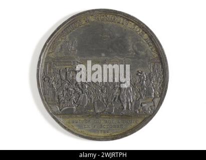 Bertrand Andrieu (1761-1822). 'Arrival of the king in Paris'. Tin. October 6, 1789. Paris, Carnavalet museum. Law Louis XVI, by car with his family, surrounded by the people who led him from Versailles to Paris, passing on Place Louis XV. Arrest, arriving king, falling monarchy, tain, France, medal, French revolution Stock Photo