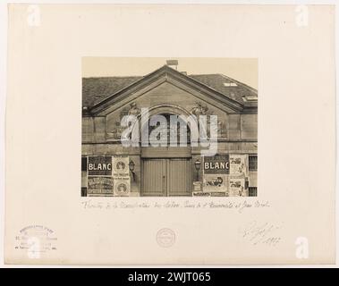 Fronton of the tobacco manufacture, rue de l'Université and Jean Nicot, Paris (7th arr.). Photograph of E. Gossin (18 ..- 19 ..). 1907. Paris, Carnavalet museum. Paris, Carnavalet museum. 123620-17 Stock Photo