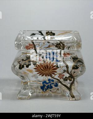 Emile Gallé (1846-1904). 'Base in console decorated with flowers, in thick transparent white glass, polychrome and gilding enamels, around 1880 (view of the base alone without the vase face B)'. Glass and enamel. Museum of Fine Arts of the City of Paris, Petit Palais. 26989-18 China, console, gilding, email, flower, decorative object, polychrome, base, thick transparent, glass, white glass Stock Photo
