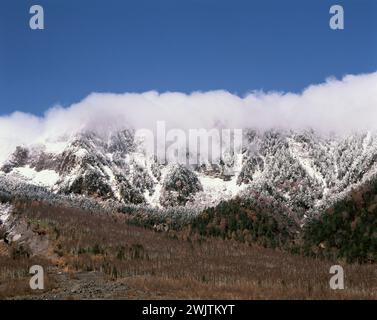 Japan. Nagano. Kamikōchi. Low cloud over Hida Mountains. Stock Photo