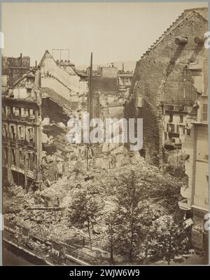 J. Andrieu. 'War disasters: the Théâtre de la Porte Saint-Martin buried'. Paris, Carnavalet museum. 27102-13 District IX, commune, fire, 9th 9th 9, Porte Saint-Martin, theater, destruction Stock Photo