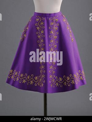 Jeanne Lanvin (1867-1946) and Castillo (Antonio Canovas del Castillo del Rey, dit) (1908-1984). Skirt. Brand: 'Jeanne Lanvin - Castillo's boutique'. Violet felt, embroidered with gold threads, golden glass pearls, guipped cord. 1951-1955. Galliera, fashion museum of the city of Paris. Annies 50, embroidery, cord, feminine, woman, purple felt, gold thread, skirt, golden glass pearl Stock Photo