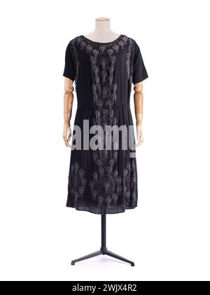 Anonymous, dress, dress background and dress belt (usual name), 1925. Crêpe Georgette. Crêpe de China, tube embroidery and glass beads. Palais Galliera, fashion museum of the city of Paris. Stock Photo