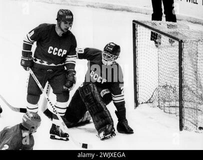 VLADISLAV TRETJAK goaltender and Vladimir Krutov during international tournament in Moscow Stock Photo