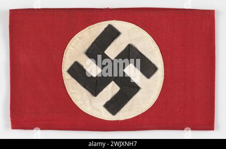 Brassard of the Nazi Party. Clear fabric and machine sewn. 1933-1945. General Leclerc Museum of Hauteclocque and the Liberation of Paris, Jean Moulin Museum. 78981-1 Brassard, Cross rangee, war 1939-1945, war 39-45, National Socialism, Nazism, Nazi Party, Second World War, Nazi symbol, Nazi Stock Photo