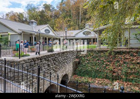 Visitor Center and main entrance to the Jack Daniel Distillery in Lynchburg, Tennessee Stock Photo