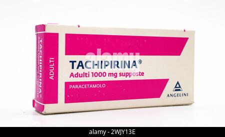 Box of TACHIPIRINA 1000 mg suppositories. Tachipirina contains paracetamol, medication used to treat fever and pain. Angelini Pharma, Italy Stock Photo