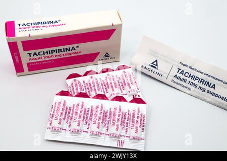 Box of TACHIPIRINA 1000 mg suppositories. Tachipirina contains paracetamol, medication used to treat fever and pain. Angelini Pharma, Italy Stock Photo