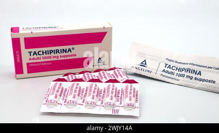 Box of TACHIPIRINA 1000 mg suppositories. Tachipirina contains paracetamol, medication used to treat fever and pain. Angelini Pharma, Italy Stock Photo